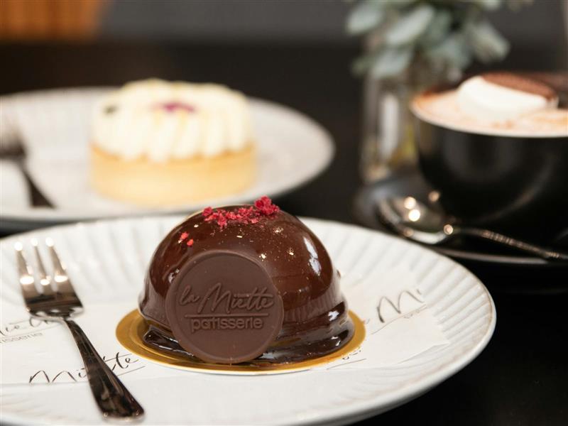 Entremet, gluten free dessert, Ballarat cafes, La Miette Patisserie, mousse cake, choc raspberry