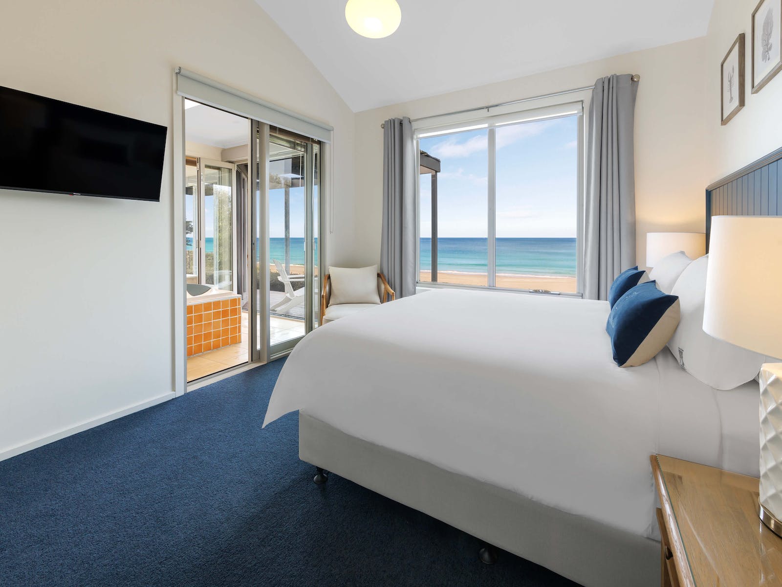 Beachfront Villa 2 Main Bedroom