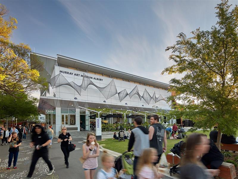 Crowds passing by the museum by day