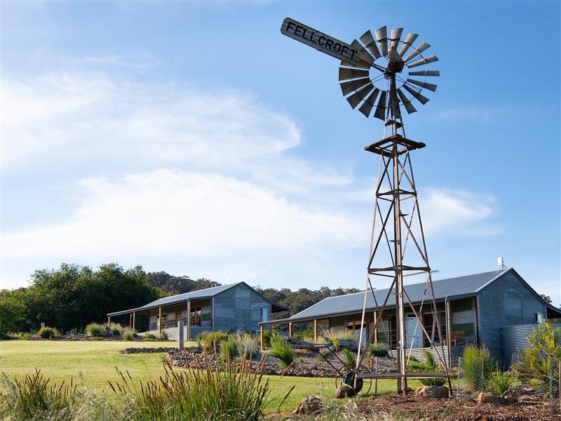 Luxury cabins 'Kingfisher' and 'Wren overlooking stunning vistas of the Macedon Ranges.