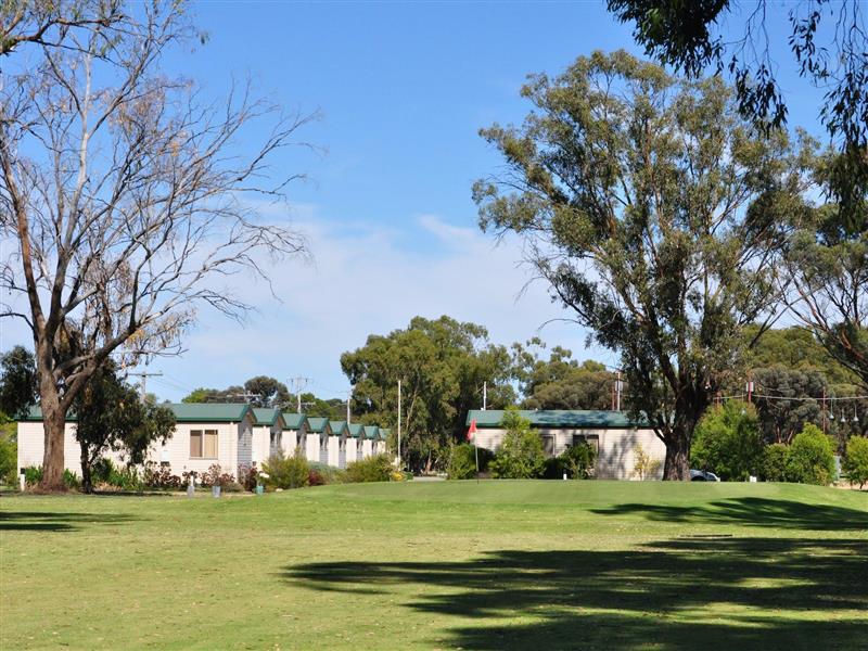 Cabin Accomodation at the Numurkah Golf Club
