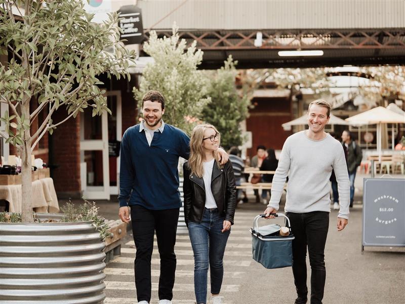 Friends on AmazingCo Mystery Picnic