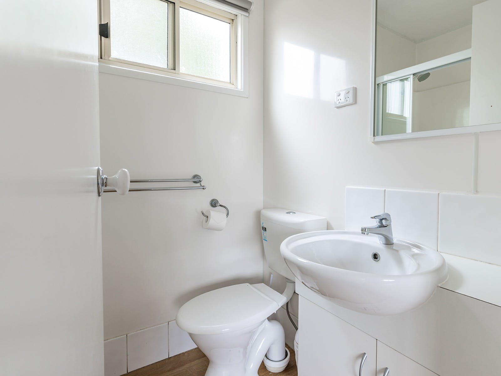 Plover Cabin |  Bathroom