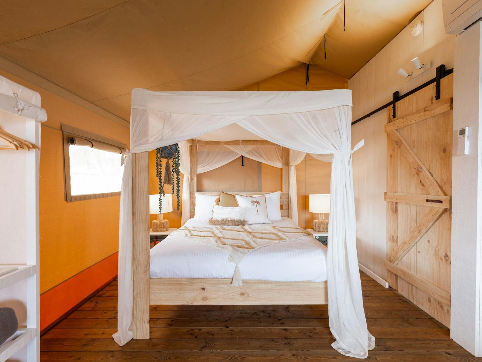 Safari tent - bed