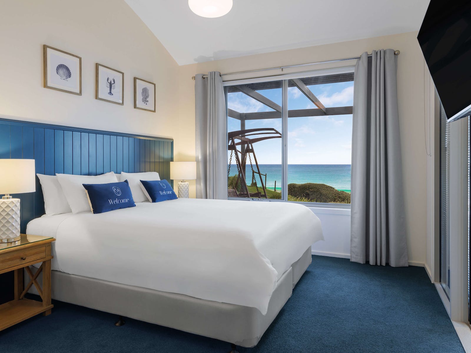 Beachfront Villa 4 Main Bedroom